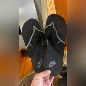 NWOT Nike flip flops 12w